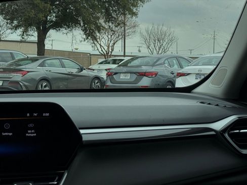 Used 2025 Chevrolet TrailBlazer LT image 35