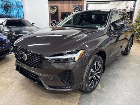 Used 2024 Volvo XC60 B5 Core w/ Climate Package image 2