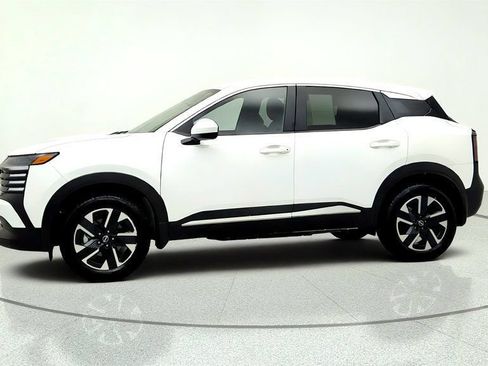 Used 2025 Nissan Kicks SV AWD/4WD image 8