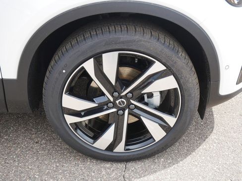 New 2026 Volvo XC40 B5 Plus w/ Climate Package AWD/4WD image 4
