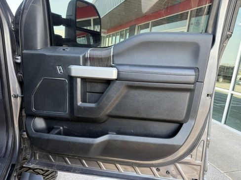 Used 2021 Ford F350 Lariat image 24