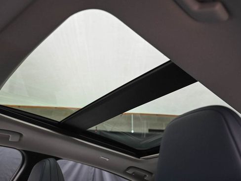 New 2025 Nissan Ariya Platinum image 26