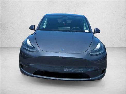 Used 2023 Tesla Model Y Long Range AWD/4WD image 2
