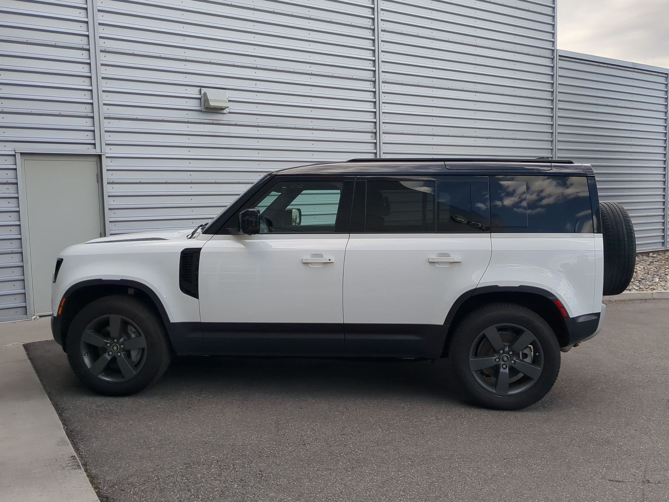 Used 2025 Land Rover Defender 110 S AWD/4WD image 11