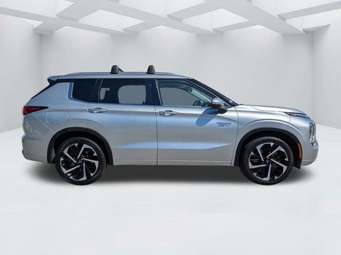 Used 2023 Mitsubishi Outlander SEL AWD/4WD image 3