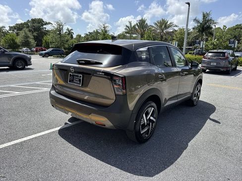 Used 2025 Nissan Kicks SV FWD image 3