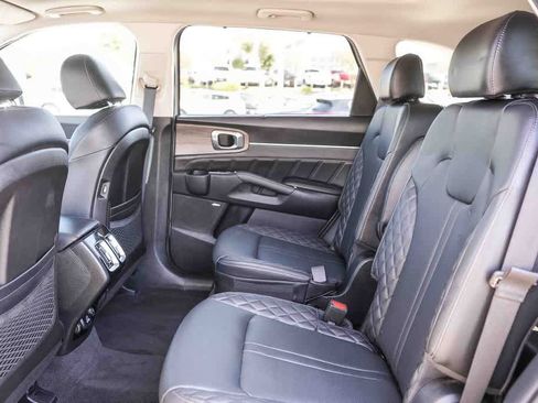 Certified 2023 Kia Sorento SX Prestige AWD/4WD image 18