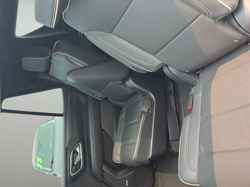 Used 2023 GMC Yukon SLT w/ SLT Premium Package AWD/4WD image 15