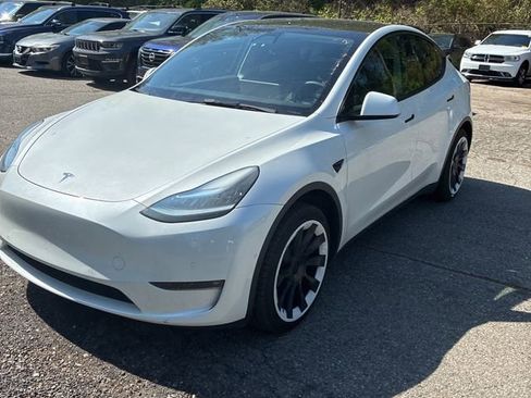 Used 2021 Tesla Model Y Long Range AWD/4WD image 1