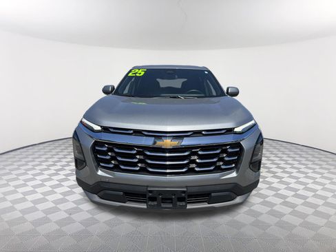 Used 2025 Chevrolet Equinox LT image 2