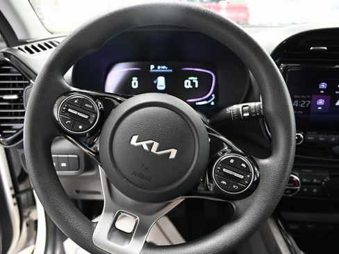 Used 2023 Kia Soul S image 22
