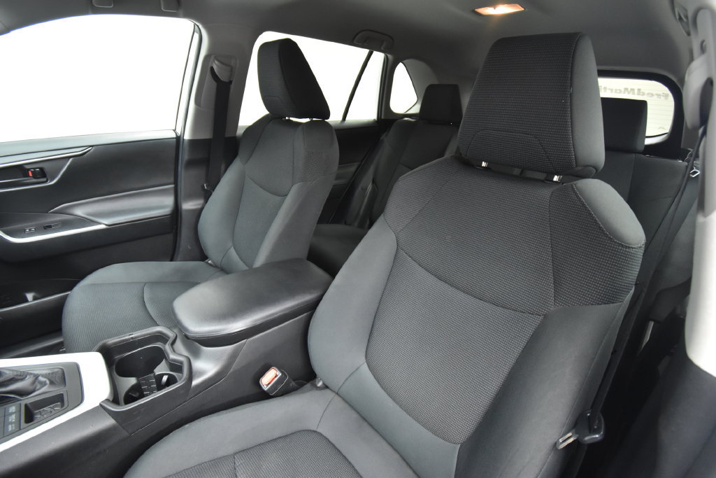 Used 2021 Toyota RAV4 LE AWD/4WD image 13