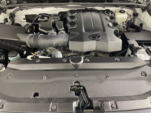 Used 2018 Toyota 4Runner SR5 Premium AWD/4WD image 22