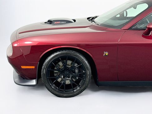 Used 2017 Dodge Challenger R/T Scat Pack RWD image 40