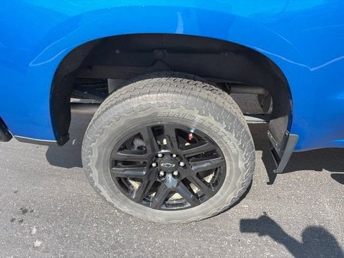 Used 2023 Chevrolet Silverado 1500 LT Trail Boss w/ LT Trail Boss Premium Package AWD/4WD image 2