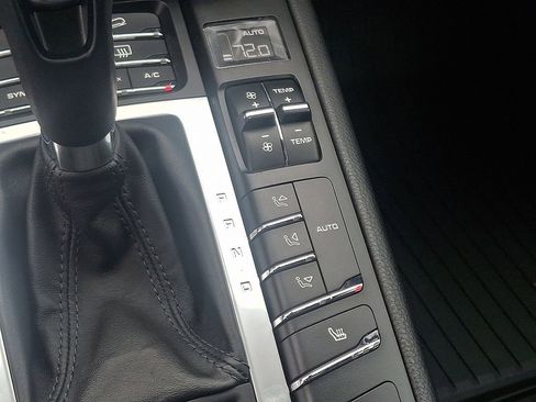 Used 2021 Porsche Macan image 26