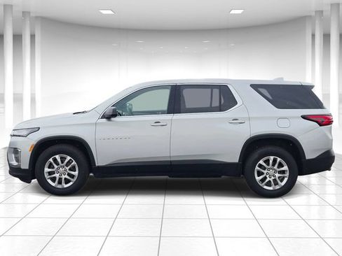 Used 2022 Chevrolet Traverse LS AWD/4WD image 2