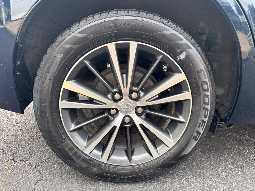 Used 2017 Toyota Corolla LE w/ LE Premium Package FWD image 38