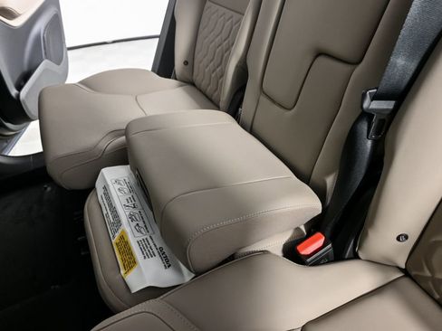Certified 2026 Volvo XC90 B6 Plus w/ Protection Package Premier AWD/4WD image 24