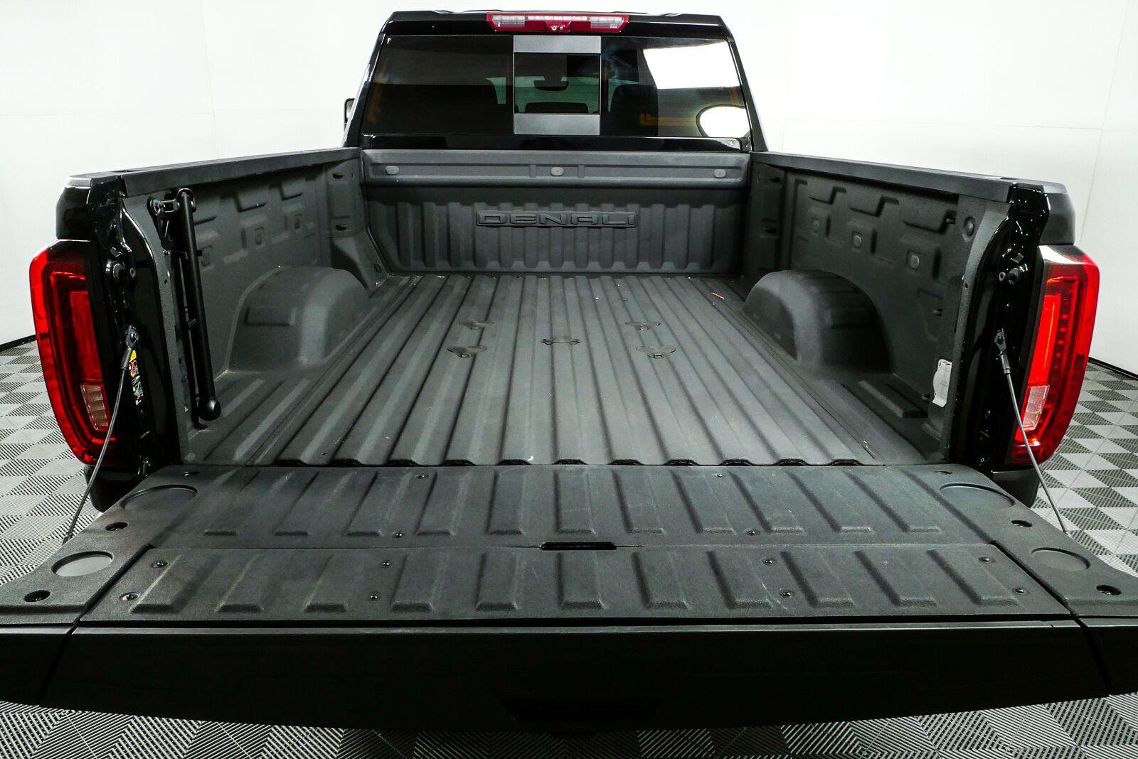 Used 2023 GMC Sierra 2500 Denali w/ Denali Ultimate Package AWD/4WD image 32