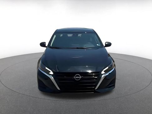 Used 2025 Nissan Altima 2.5 SV FWD image 4