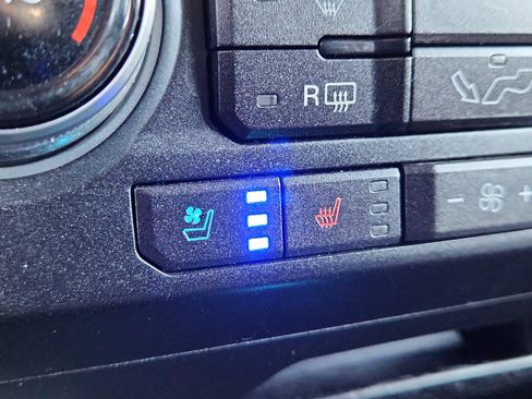 Used 2019 Ford F150 Platinum w/ Equipment Group 701A Luxury AWD/4WD image 24