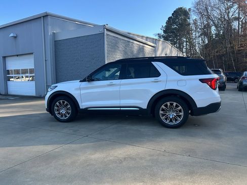 Used 2025 Ford Explorer Platinum image 6