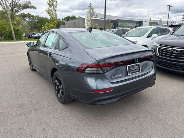 Used 2025 Honda Accord SE image 5