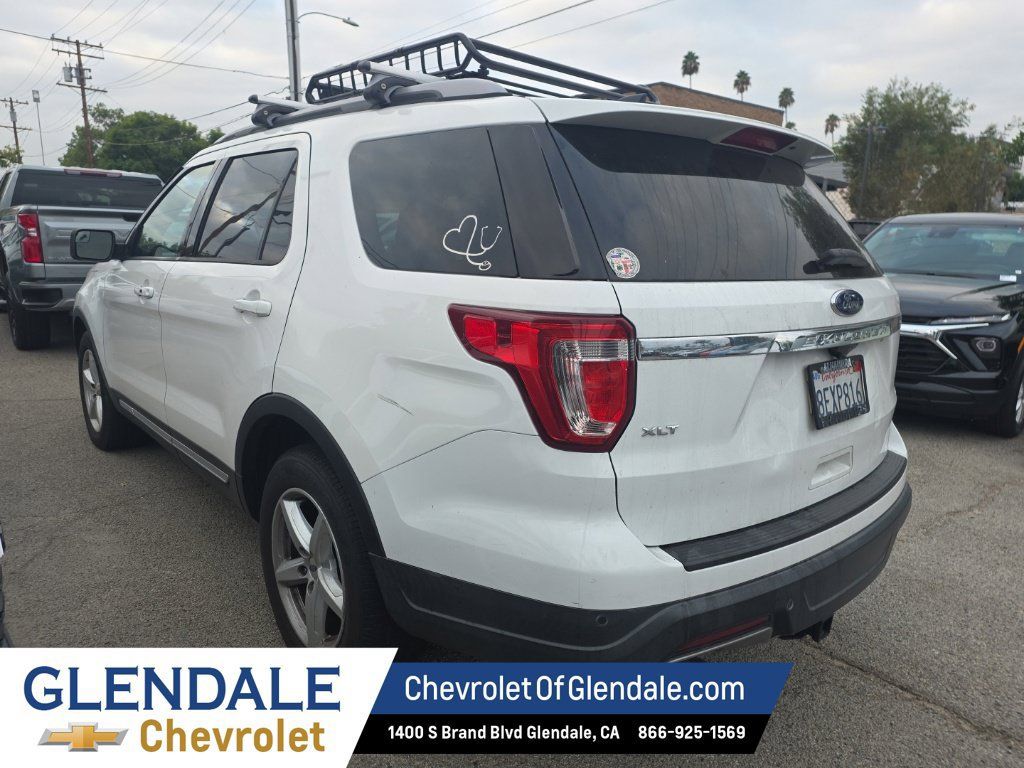Used 2018 Ford Explorer XLT FWD image 3