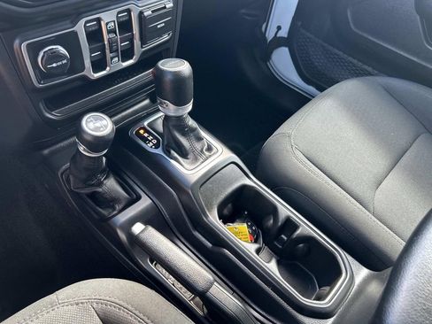 Used 2023 Jeep Gladiator Sport image 27