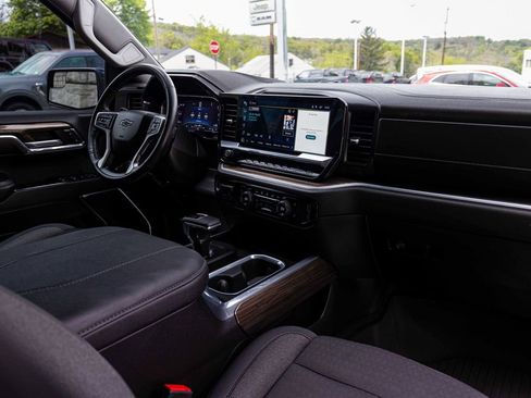 Used 2024 Chevrolet Silverado 1500 RST AWD/4WD image 29