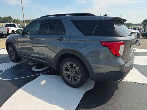Used 2024 Ford Explorer XLT w/ Equipment Group 202A AWD/4WD image 18