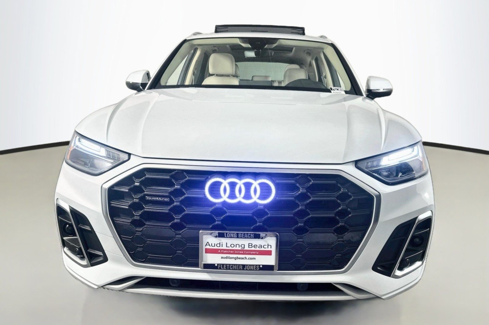 Used 2023 Audi Q5 2.0T Premium w/ Convenience Package AWD/4WD image 2