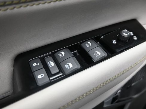 Used 2025 Jeep Wagoneer Series III w/ Premium Group I AWD/4WD image 11
