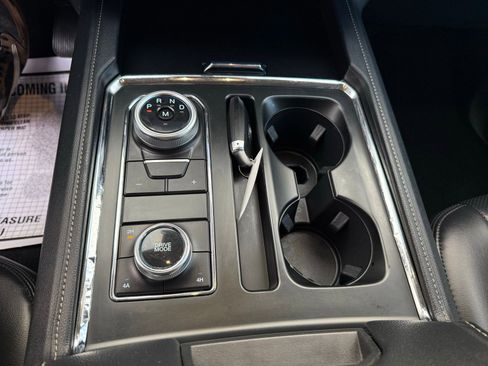 Used 2024 Ford Expedition XLT image 19