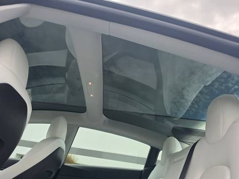 Used 2020 Tesla Model 3 Standard Range Plus RWD image 28