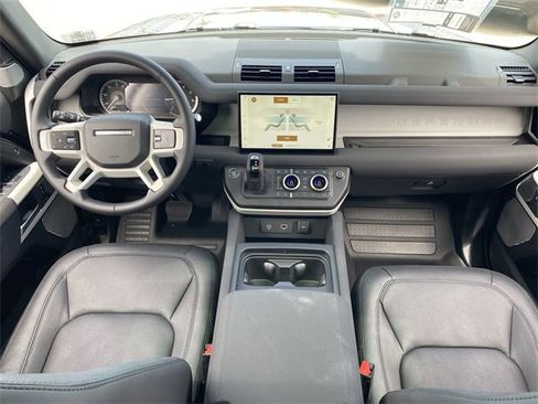 Used 2023 Land Rover Defender 130 SE image 15