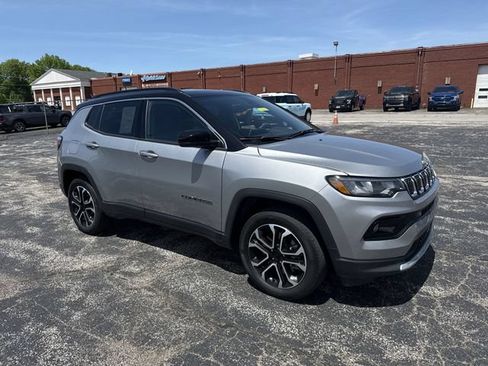 Used 2024 Jeep Compass Limited w/ Sun and Sound Group AWD/4WD image 11