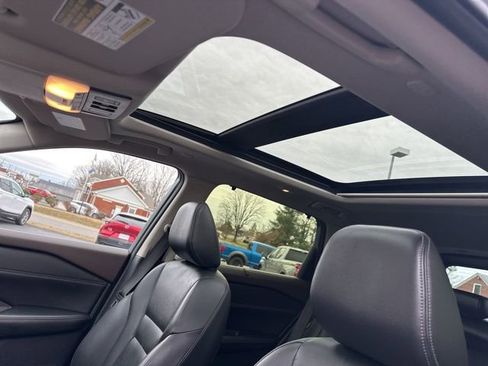 Used 2023 Nissan Rogue SL w/ SL Premium Package image 12