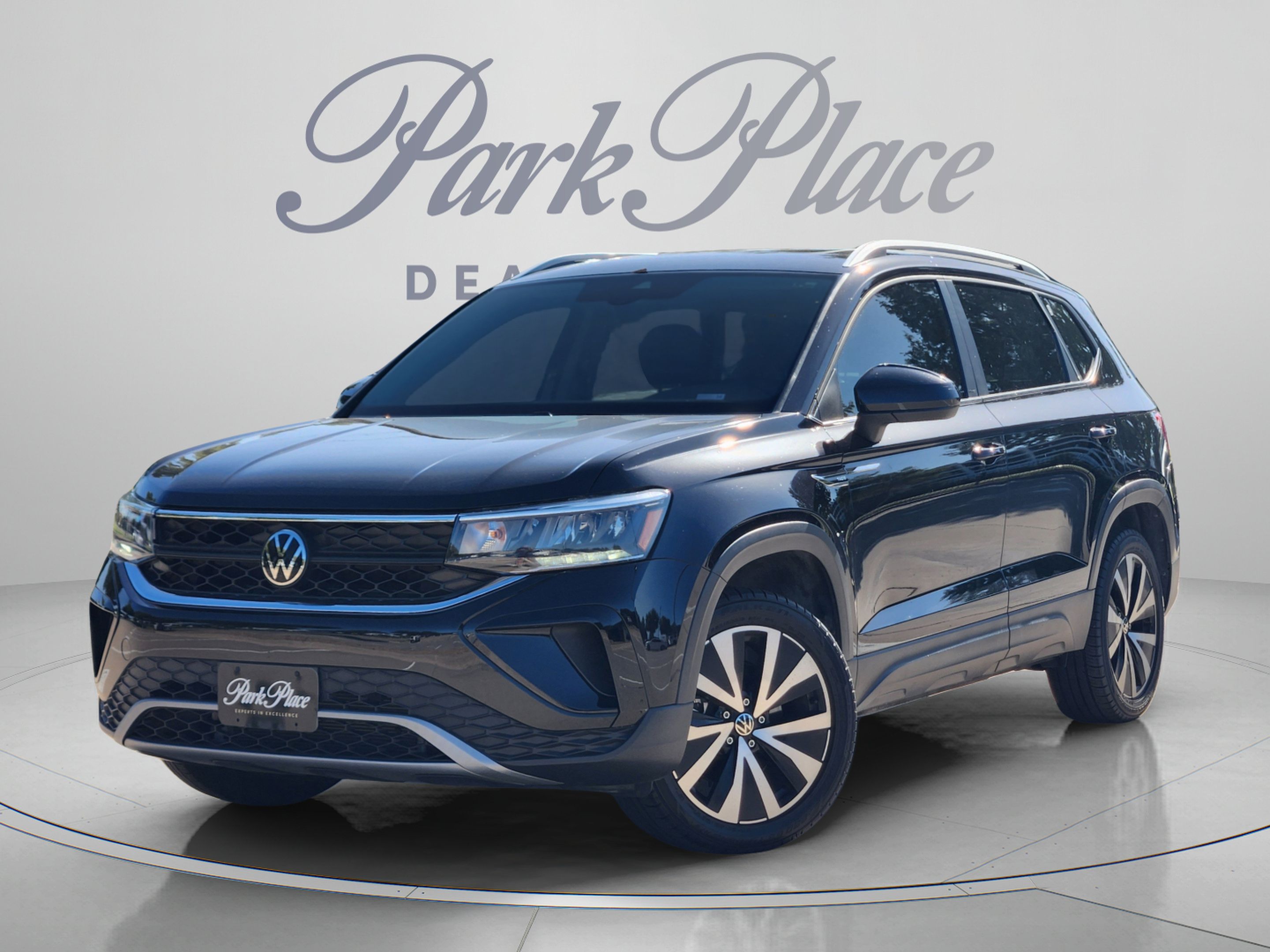 Used 2023 Volkswagen Taos SE w/ Panoramic Sunroof Package AWD/4WD image 1