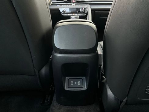 Used 2025 Hyundai Elantra Limited image 13