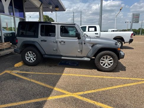 Used 2020 Jeep Wrangler Unlimited Sport S AWD/4WD image 4