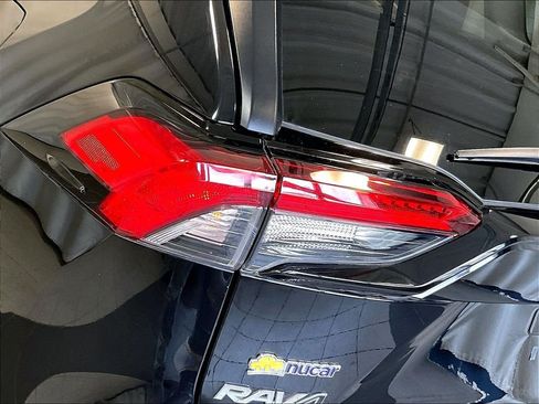 Used 2021 Toyota RAV4 LE AWD/4WD image 33