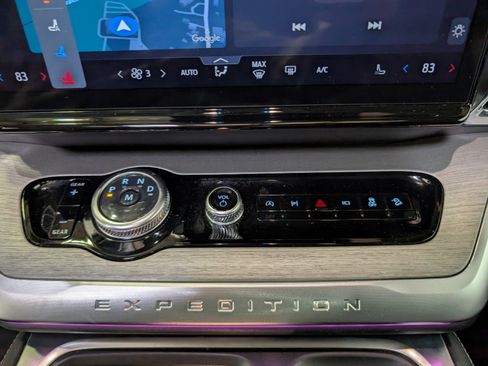 Used 2025 Ford Expedition Platinum image 26