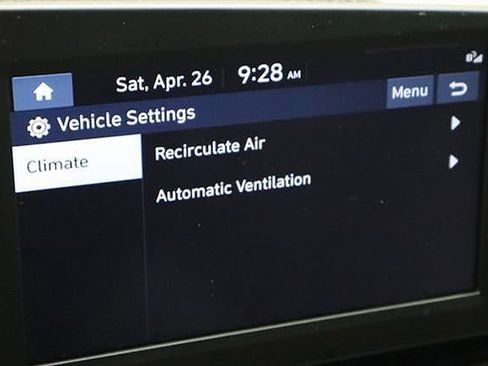 Used 2023 Hyundai Elantra SEL w/ Preferred Accessory Package image 33