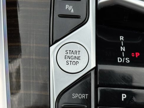 Used 2025 BMW X5 sDrive40i w/ M Sport Package RWD image 21