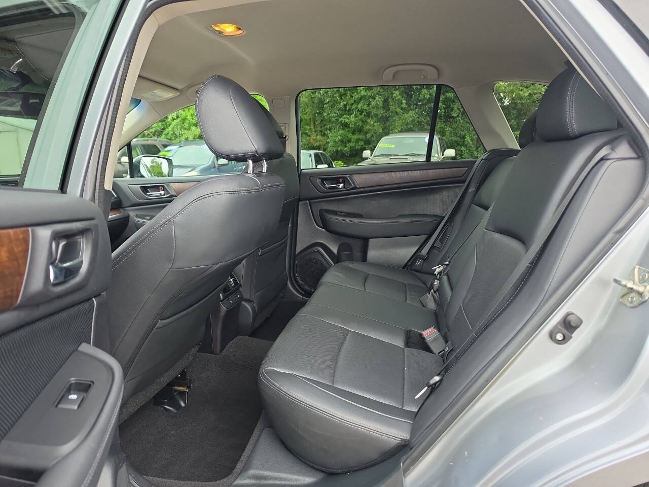 Used 2016 Subaru Outback 3.6R Limited AWD/4WD image 11