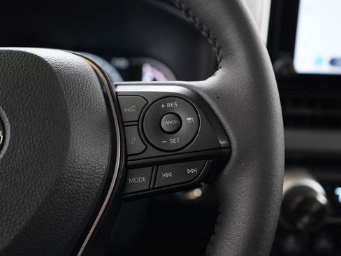 Used 2025 Toyota RAV4 XLE w/ Convenience Package image 27