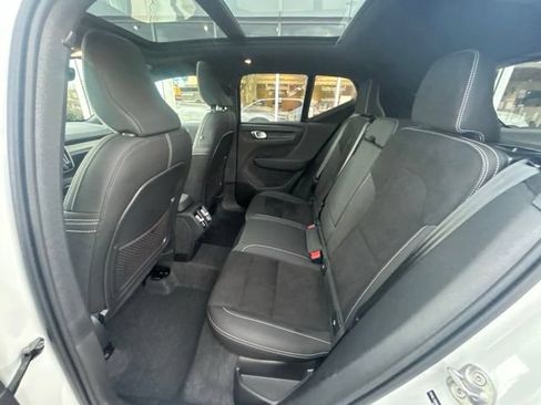 Used 2025 Volvo XC40 B5 Plus AWD/4WD image 17