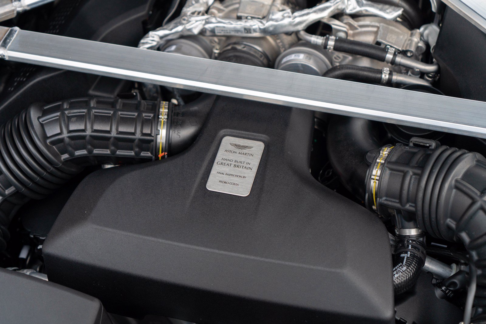 Used 2023 Aston Martin V8 Vantage Coupe RWD image 26